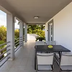 5 Elements Villa *